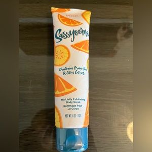 Perfectly Posh Sassyooma exfoliating body scrub